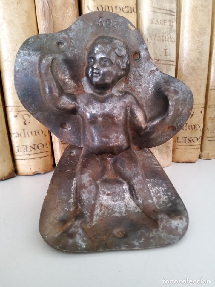 Coleccionismo: BONITO Y ANTIGUO MOLDE DE CHOCOLATE DE DOS PIEZAS, QUERUB&Iacute;N - Foto 4