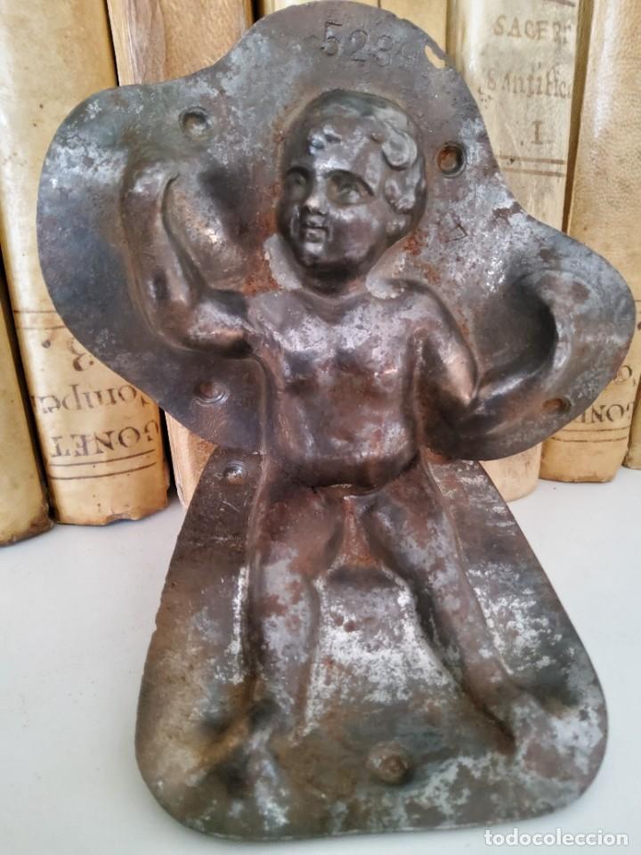 Coleccionismo: BONITO Y ANTIGUO MOLDE DE CHOCOLATE DE DOS PIEZAS, QUERUB&Iacute;N - Foto 5