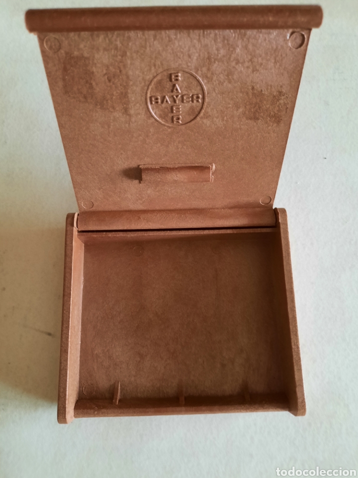 Coleccionismo: Antigua caja de pl&aacute;stico Bayer - Foto 3