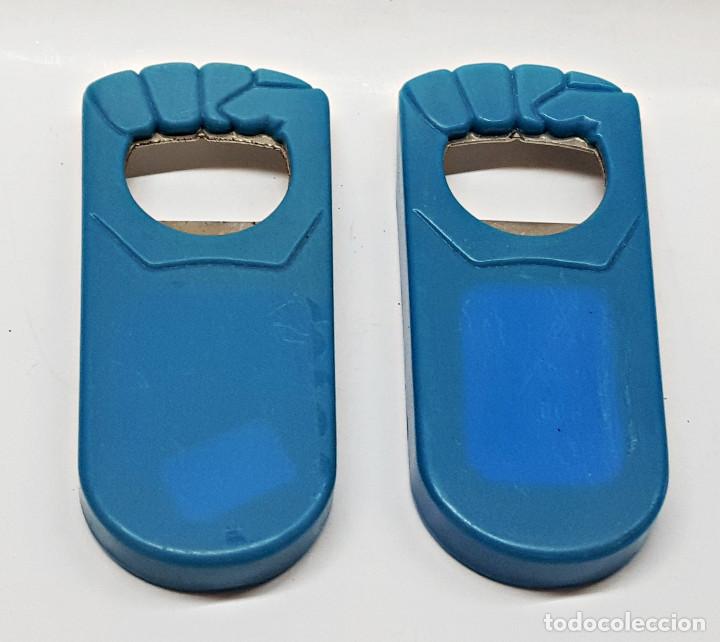 Coleccionismo: 2 Abridores/tap&oacute;n, azules.