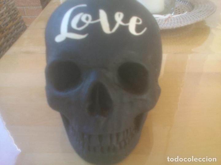 Coleccionismo: CALAVERA LOVE PINTADA EN NEGRO - Foto 1