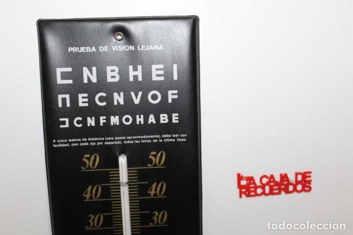 Coleccionismo: ANTIGUO TERMOMETRO CON PLUBLICIDAD DE OPTICA - Foto 2