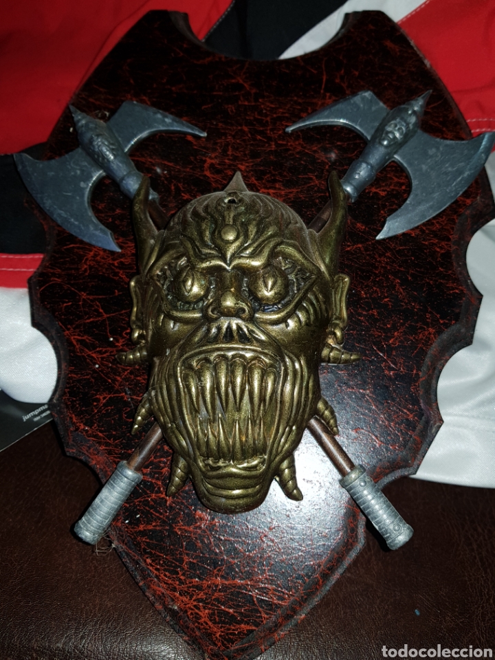 Collectionnisme: BONITA METOPA DE UN DEMO&Ntilde;O CON HACHAS DE METAL