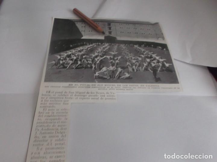 Coleccionismo: RECORTE A&Ntilde;O 1922(VALENCIA)PENAL DE SAN MIGUEL DE LOS REYES,LOS PRESOS PRACTICANDO GIMNASIA EN PATIO