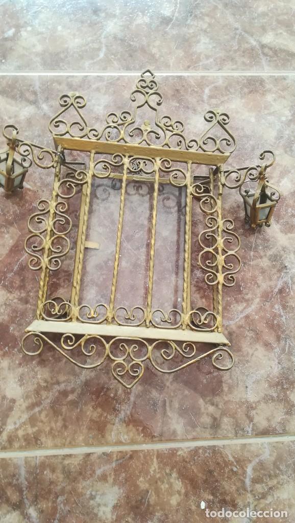 Coleccionismo: CAPILLA HORNACINA DE METAL CON FAROLES - Foto 2