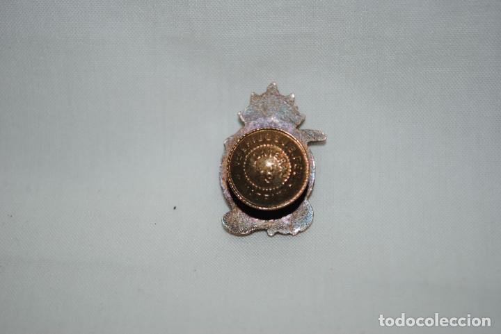 Coleccionismo: INSIGNIA DE LA ORQUESTA FILARMONICA DE MADRID . - Foto 3