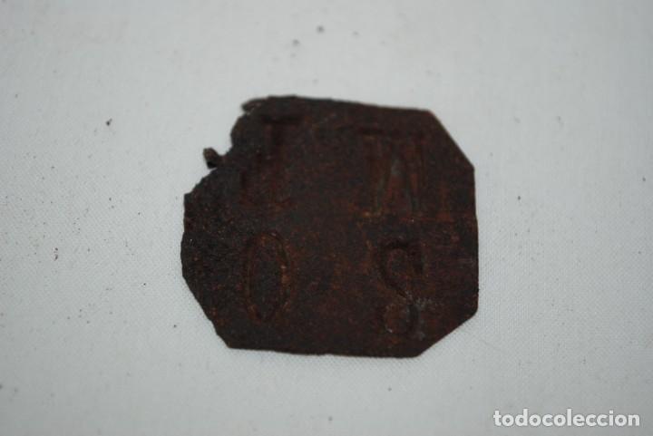 Coleccionismo: PIEZA DE HOJALATA CON NUMEROS Y LETRAS . - Foto 4