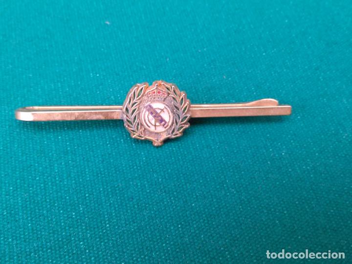 Coleccionismo: PISACORBATAS CON EL EMBLEMA DEL REAL MADRID - Foto 1