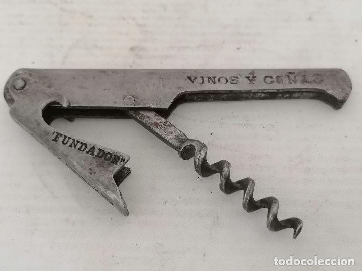 Coleccionismo: ANTIGUA SACACORCHOS Y ABREBOTELLAS, PEDRO DOMECQ - JEREZ, MEDIDA 10,5 CM