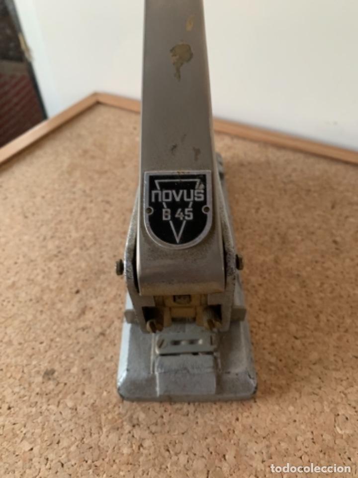 Coleccionismo: Grapadora antig&uuml;a, Marca NOVUS B45 - Foto 2