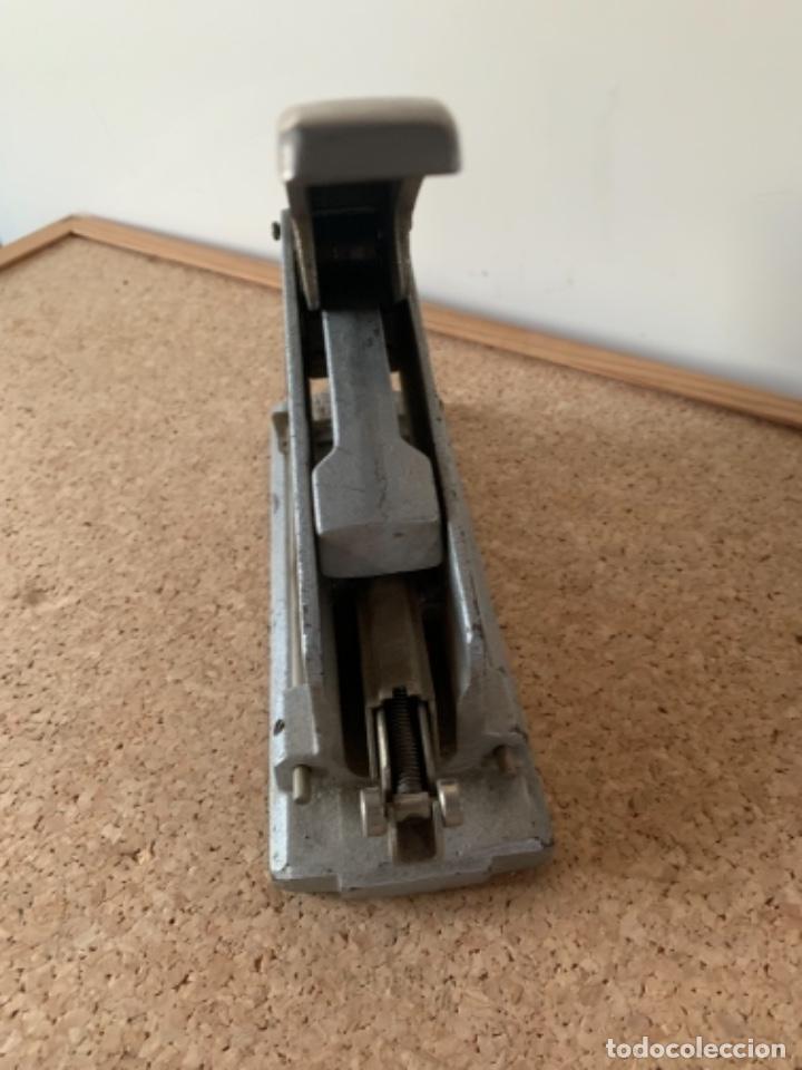 Coleccionismo: Grapadora antig&uuml;a, Marca NOVUS B45 - Foto 4