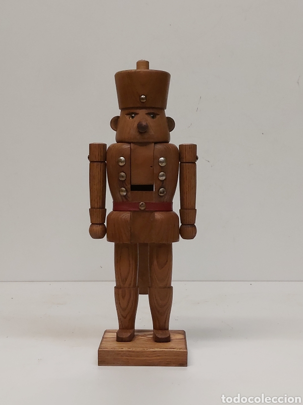 Coleccionismo: Cascanueces Soldado madera Casta&ntilde;o - Foto 1