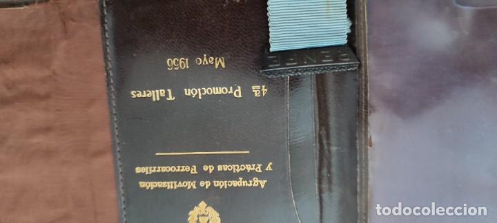 Coleccionismo: Lote medalla cartera libro Renfe trenes - Foto 4