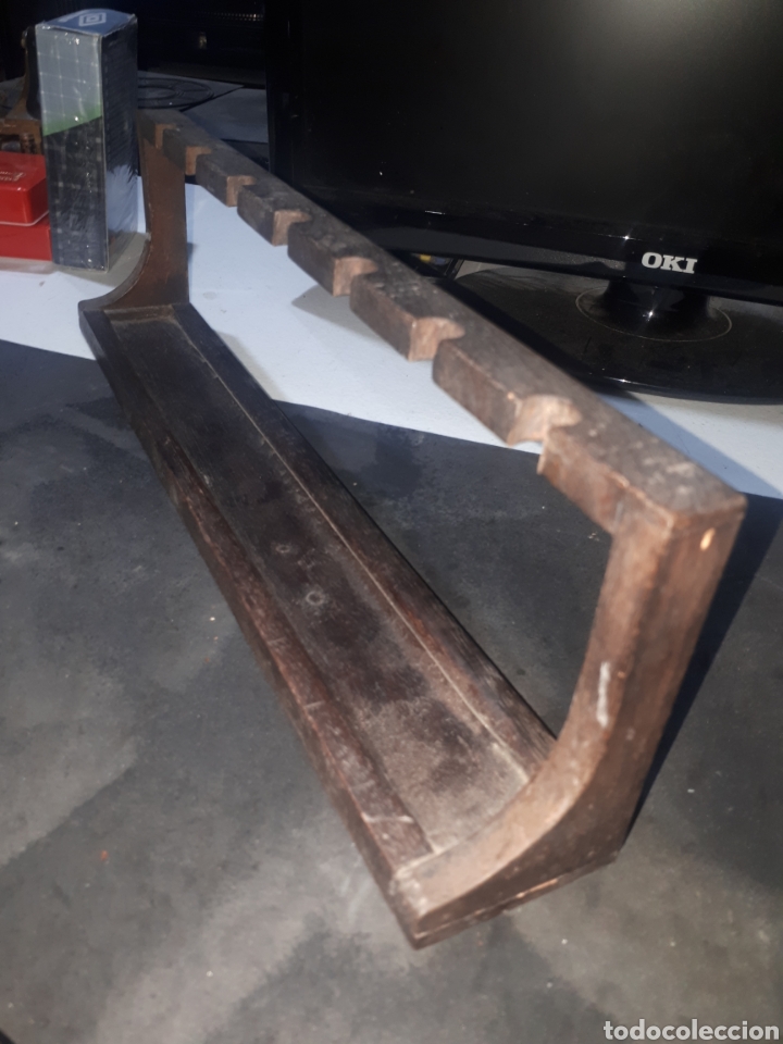 Coleccionismo: Antiguo expositor de madera para 7 pipas - Foto 3