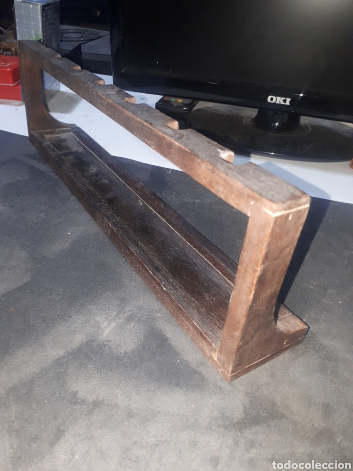 Coleccionismo: Antiguo expositor de madera para 7 pipas - Foto 4