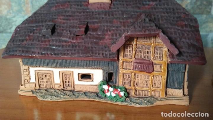 Coleccionismo: 7 CASITAS DE ARCILLA ESMALTADAS MIDEN&Eacute; - Foto 19
