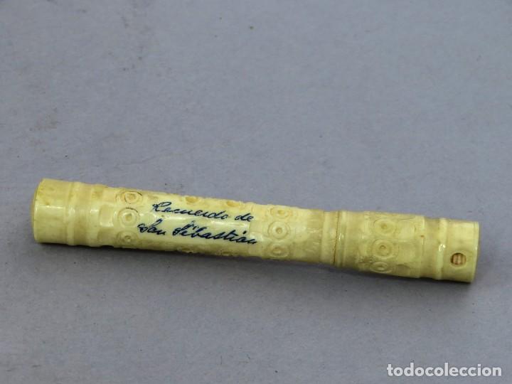 Collectionnisme: Alfiletero recuerdo de San Sebasti&aacute;n con decoraci&oacute;n calada y grabada