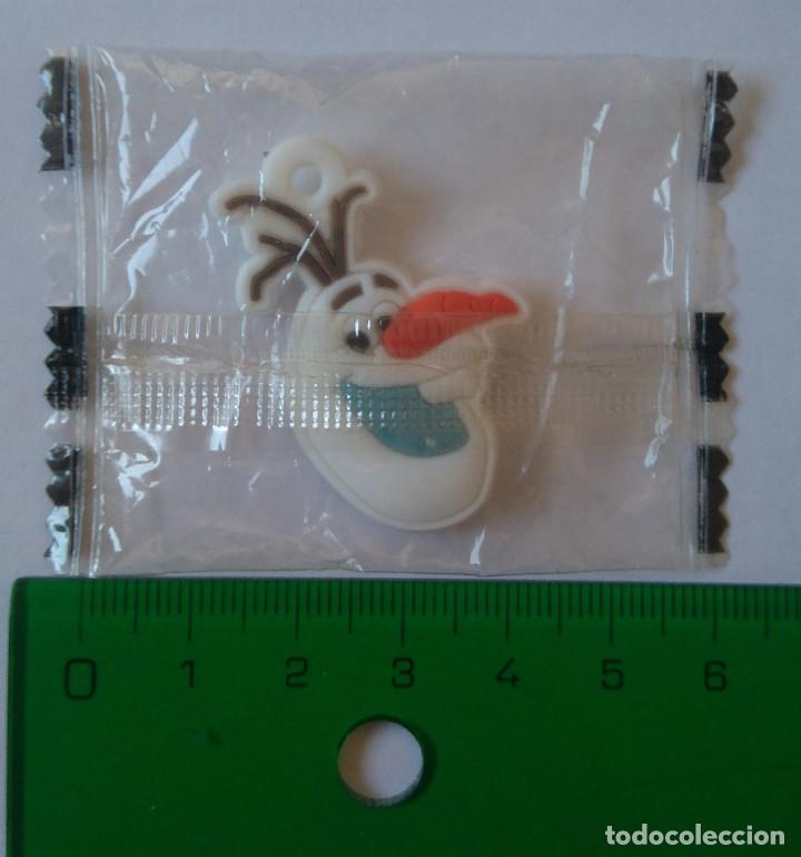 Coleccionismo: colgante frozen zaini de huevo sorpresa disney precintado olaf mu&ntilde;eco nieve