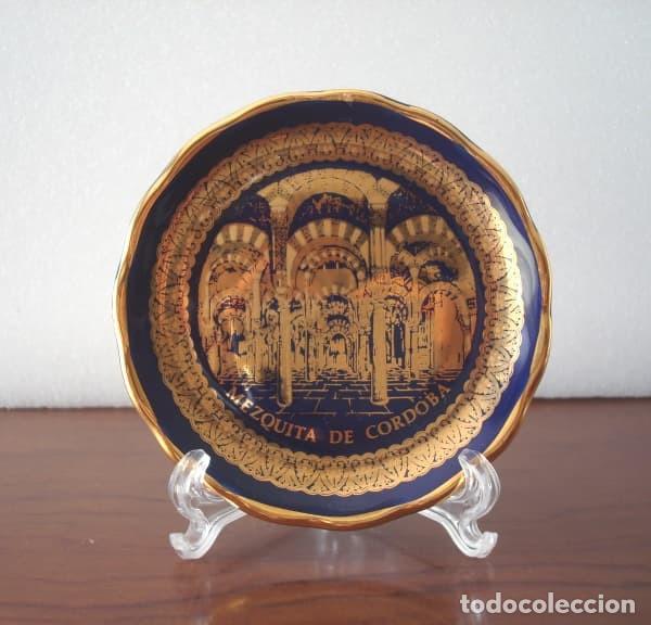 Coleccionismo: Recuerdo de la Mezquita de C&oacute;rdoba, peque&ntilde;o plato de porcelana decorado con oro de ley