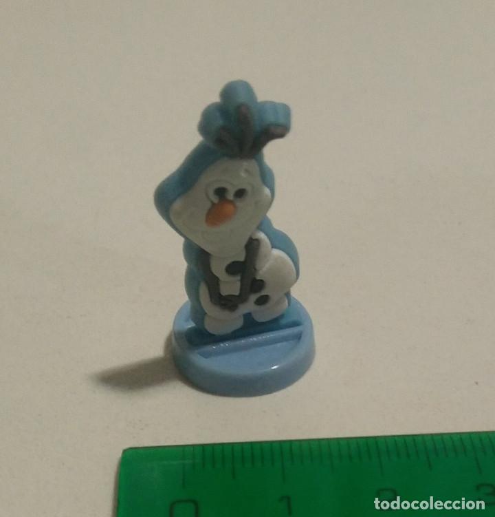 Coleccionismo: figura 3d disney peana frozen miniatura olaf de huevo sorpresa mu&ntilde;eco nieve goma