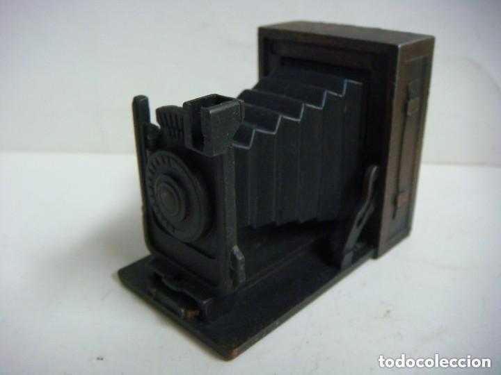Coleccionismo: SACAPUNTAS DE FIGURA DE UNA CAMARA DE FOTOS ANTIGUA-CAJ-B-N&ordm;-120