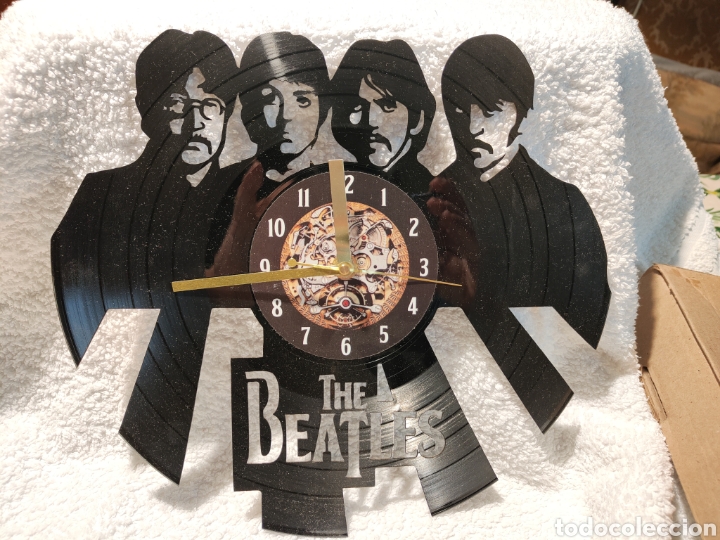 Coleccionismo: THE BEATLES/RELOJ SOBRE VINILO TROQUELADO ARTESANALMENTE