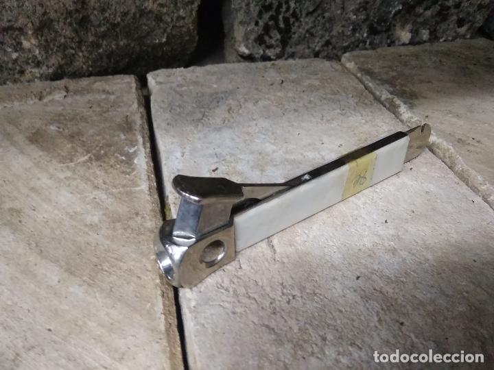 Coleccionismo: Corta puros blanco. Vitrina despacho - Foto 5