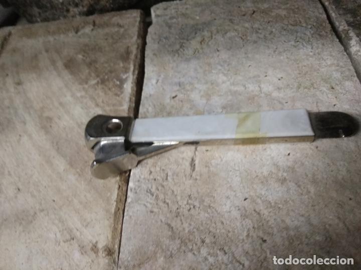Coleccionismo: Corta puros blanco. Vitrina despacho - Foto 1