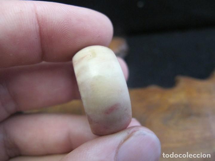 Coleccionismo: Anillo de hueso te&ntilde;ido - Foto 4