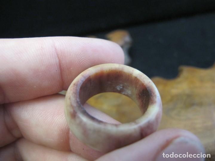 Coleccionismo: Anillo de hueso te&ntilde;ido - Foto 5