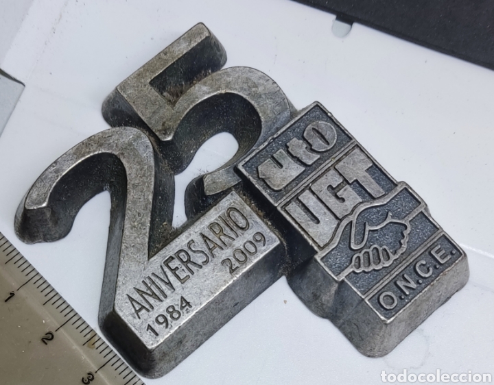 Coleccionismo: Sujeta papeles metal - 25 aniversario UGT - once - 1984-2009 - car56