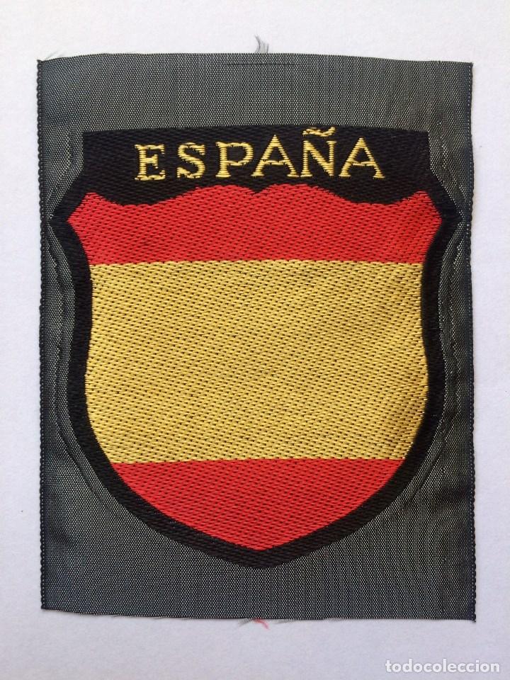 Coleccionismo: DIVISION AZUL. ESCUDO DE BRAZO TIPO BEVO fabricado por la f&aacute;brica BEVO-Wuppertal en tela gris