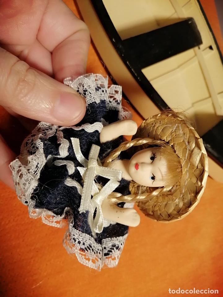Coleccionismo: Lote barca miniatura y mu&ntilde;eca - Foto 2