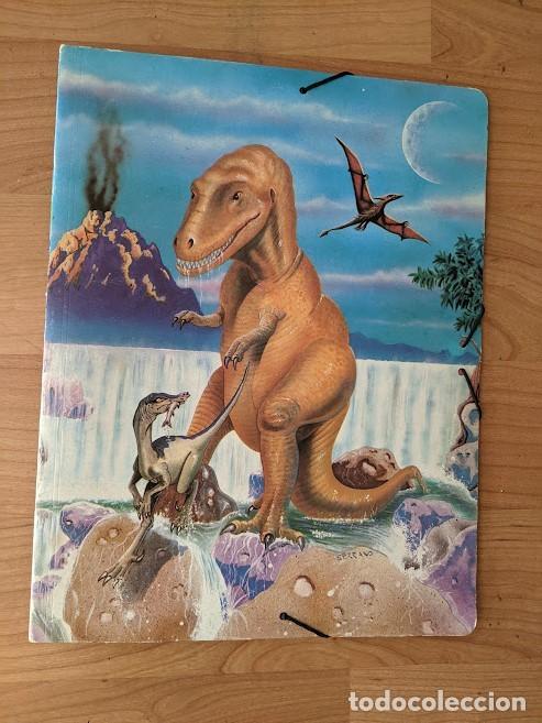 Coleccionismo: CARPETA CLASIFICADORA DINOSAURIOS - Foto 1