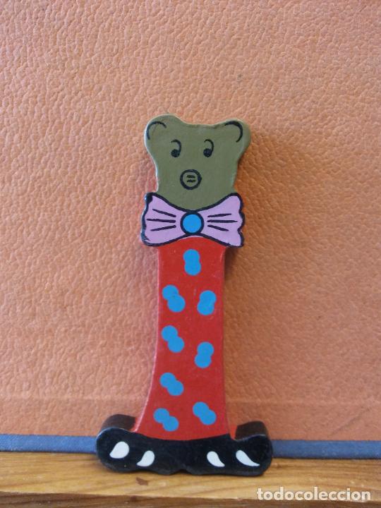 Coleccionismo: BONITA LETRA I. EN MADERA. COLOR ROJO. MEDIDAS 10*2 CM.