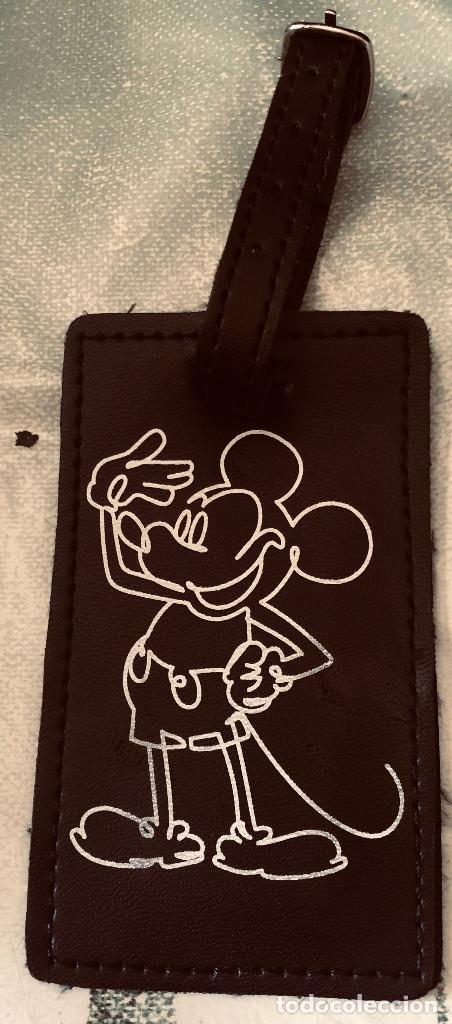 Coleccionismo: Etiqueta de identificaci&oacute;n de equipaje. Mickey Mouse & American Tourister. Imitaci&oacute;n cuero.
