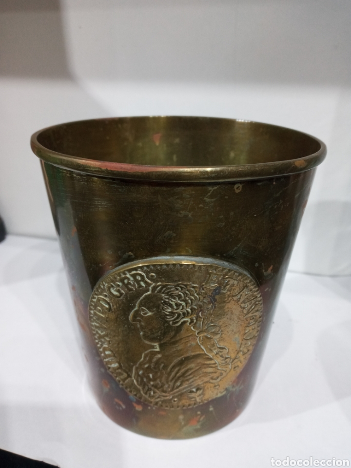 Coleccionismo: GRAN VASO DE LAT&Oacute;N CON MEDALLA INSCRIPCI&Oacute;N LUD XVI D G FR ET NAV REX