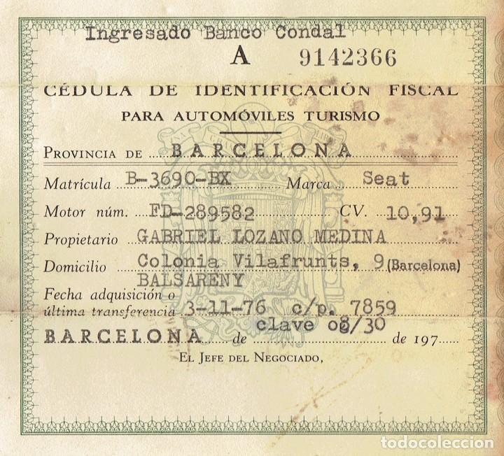 Coleccionismo: CEDULA DE IDENTIFICACION FISCAL PARA AUTOMOVIL SEAT 1976 CON EXPOSITO PLASTICO DE RETROVISOR