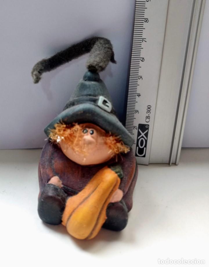 Coleccionismo: MU&Ntilde;ECA BRUJITA VINTAGE BRUJA - RESINA - CERAMICA - MEDIDA APROX. 5 CM