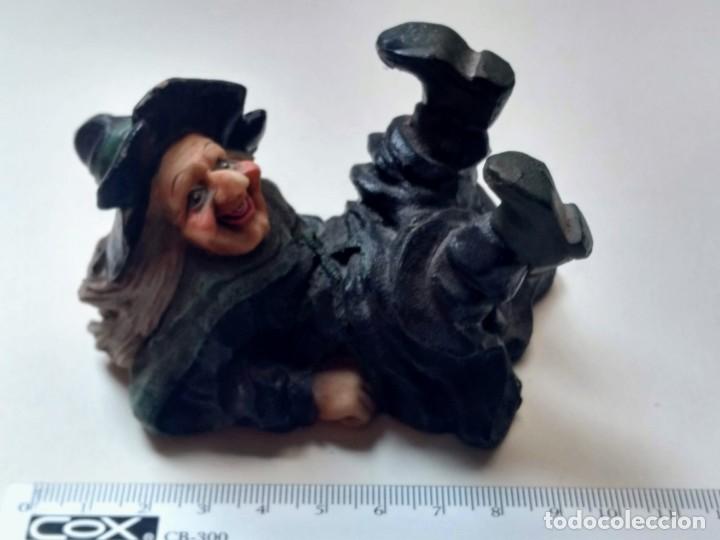 Coleccionismo: MU&Ntilde;ECA BRUJITA VINTAGE BRUJA - RESINA - CERAMICA - MEDIDA APROX. 5 X 10 CM