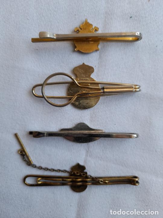 Coleccionismo: Cuatro pisa corbatas distintos. - Foto 2