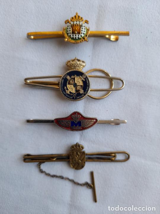 Coleccionismo: Cuatro pisa corbatas distintos. - Foto 1