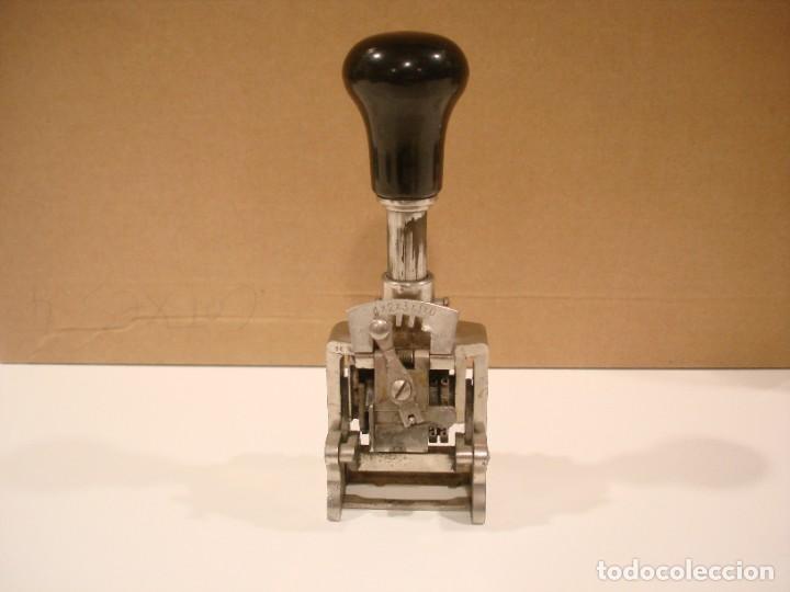 Coleccionismo: FECHADOR METALICO ANTIGUO - Foto 1
