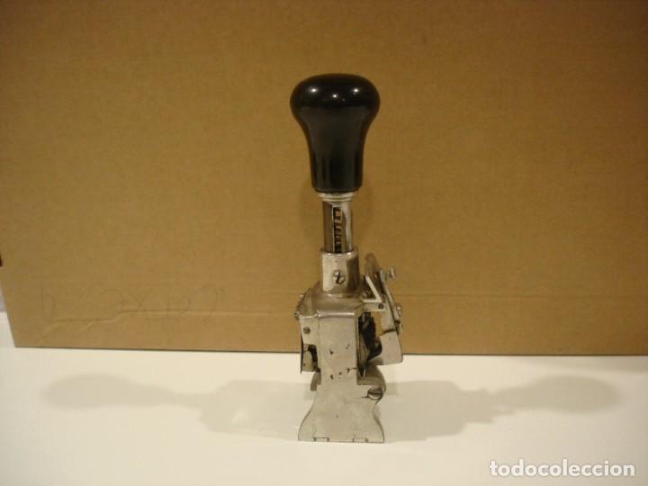Coleccionismo: FECHADOR METALICO ANTIGUO - Foto 4