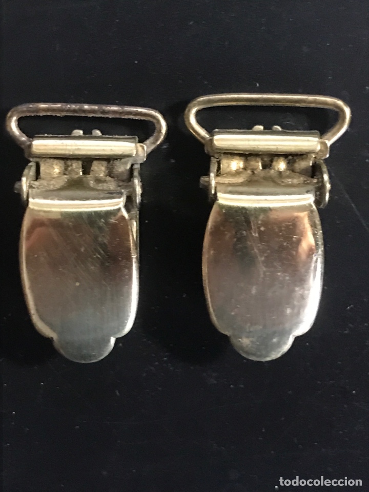 Coleccionismo: Pinzas de tirantes antiguas en metal dorado (2 unidades)