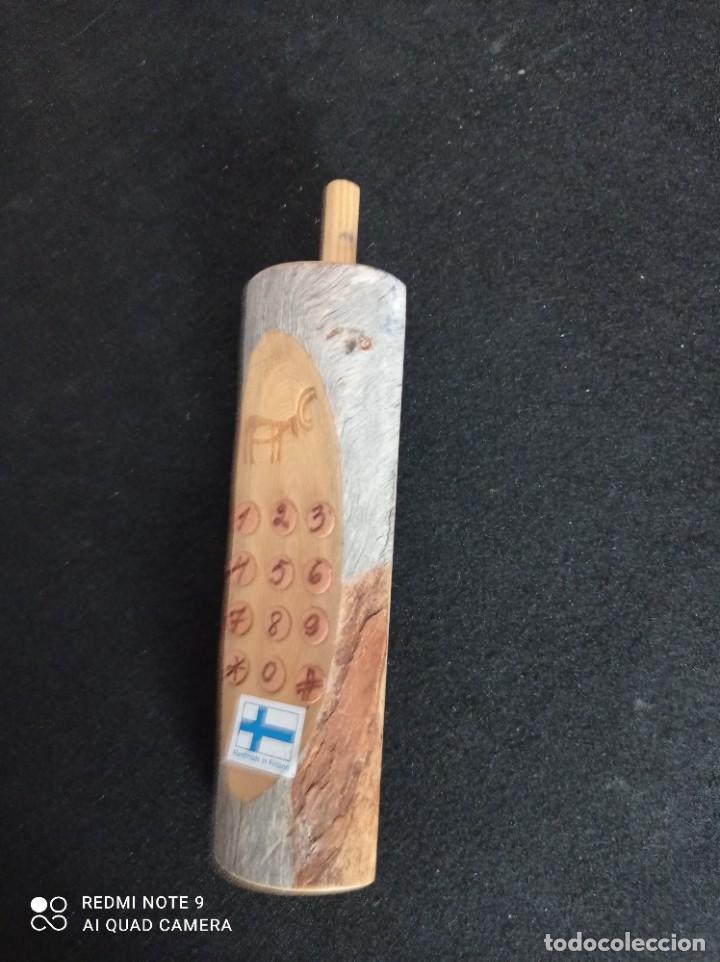Coleccionismo: ABREBOTELLAS IMITACION A MOVIL DE MADERA- - Foto 3