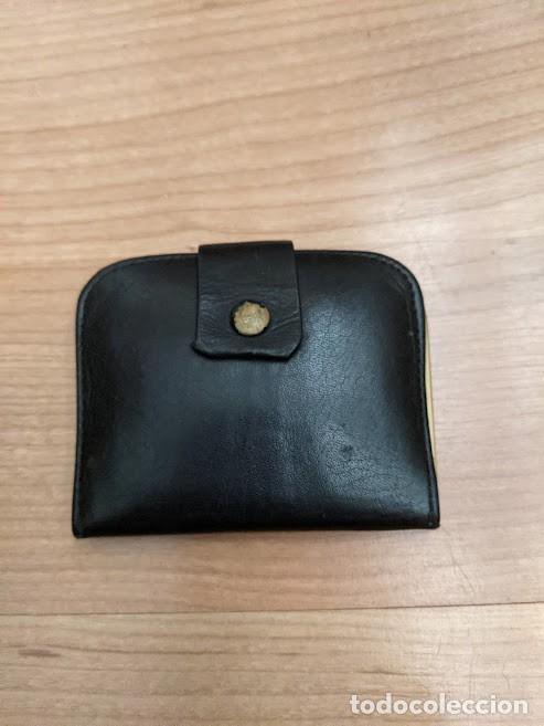 Coleccionismo: ANTIGUO PORTAMONEDAS PIEL