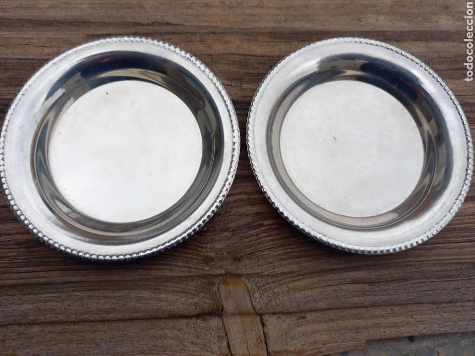Coleccionismo: PAREJA DE PLATOS VINTAGE EN ALPACA PARA SERVICIO DE MESA O O CAPILLA