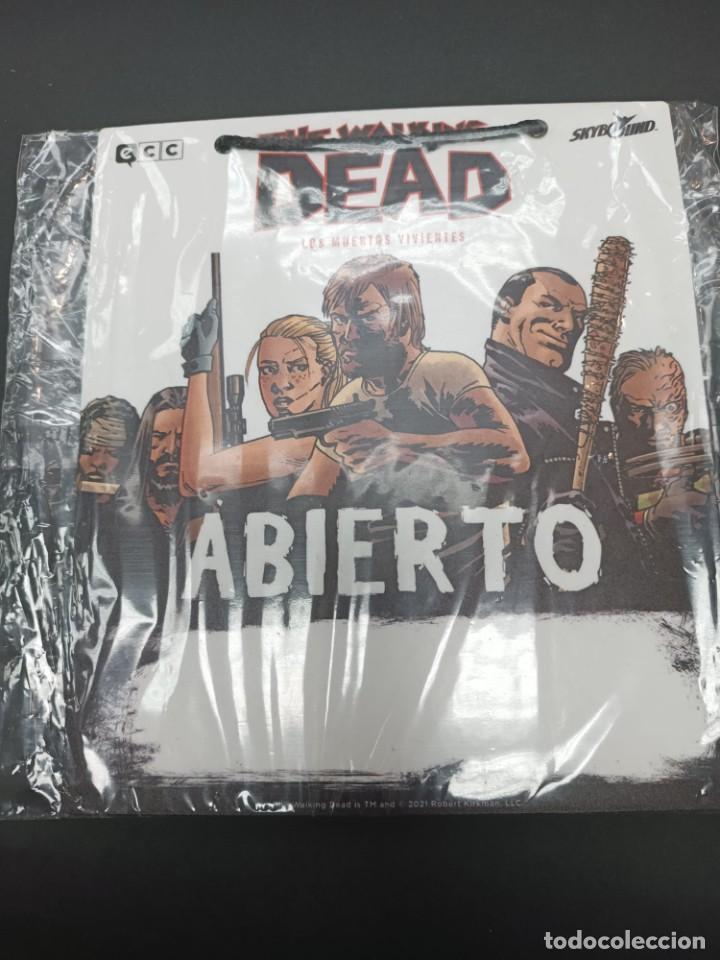 Coleccionismo: CARTEL ABIERTO CERRADO THE WALKING DEAD LOS MUERTOS VIVIENTES ECC