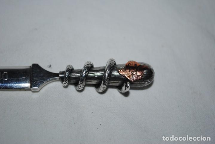 Coleccionismo: ABRECARTAS CON FORMA DE SERPIENTE EN EL MANGO - Foto 4